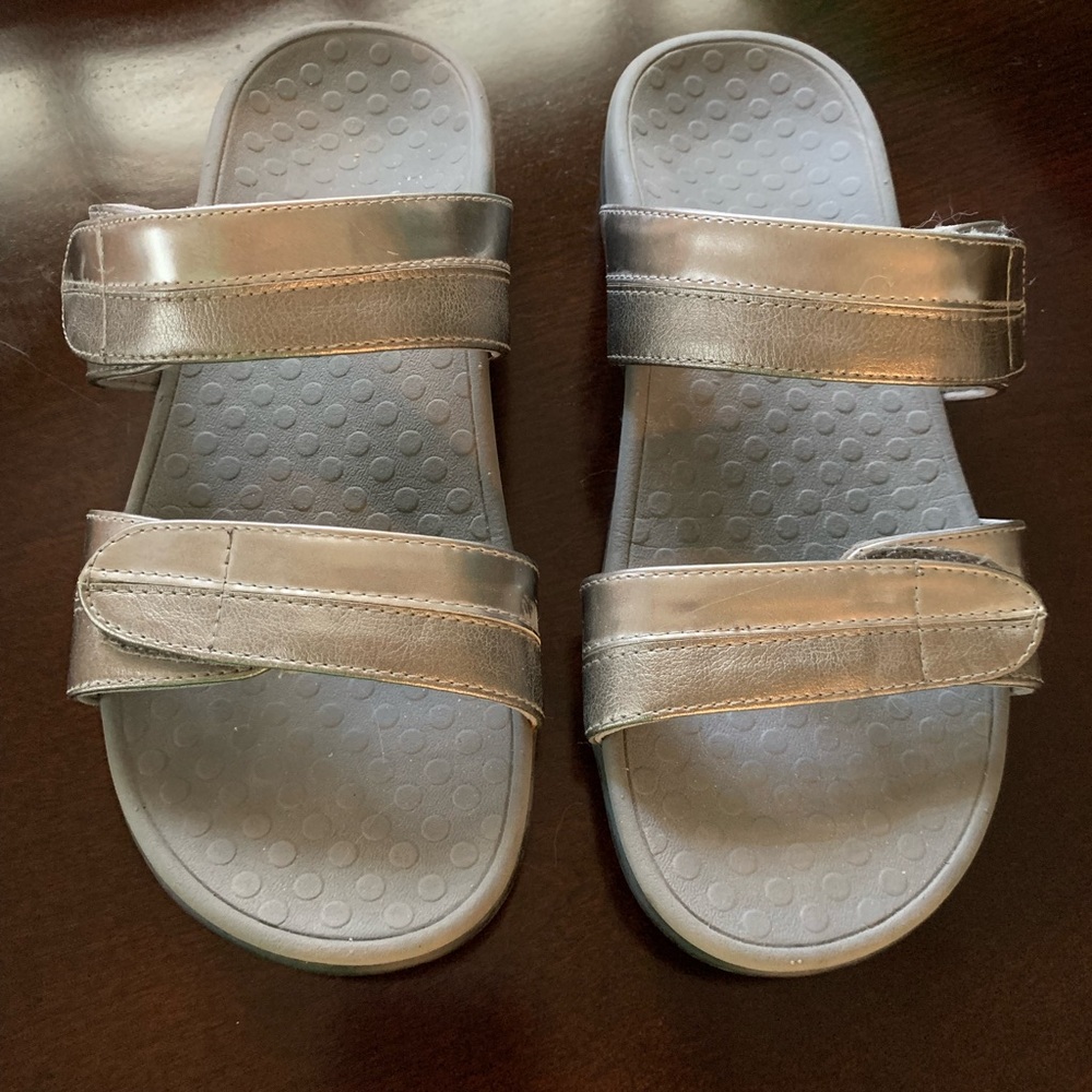 Vionic 44 Shore Silver Gray Metallic double strap sandals